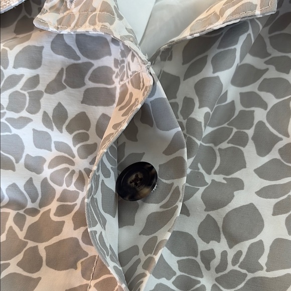 Eddie Bauer Gray and White Trench Coat with Tailored Silhouette - Picture 7 of 11